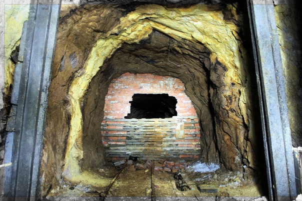 Секретный урановый рудник под Пятигорском: люди зашли на объект через 50 лет консервации исследователи, концу, заложили, позже, может, Тогда, закрыли, рудник, Почти, все штольни, внутри, поселок, целый, автоматчики, безопасности, Полоса, зоной, периметраБлиже, кирпичемСовременные, особо