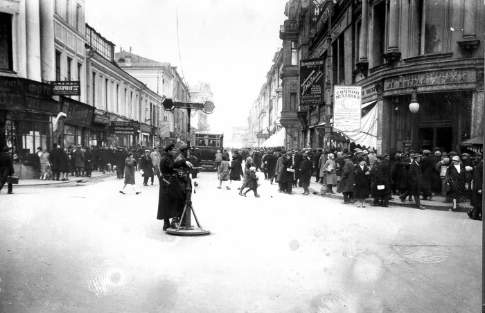 Петровка от Кузнецкого моста.