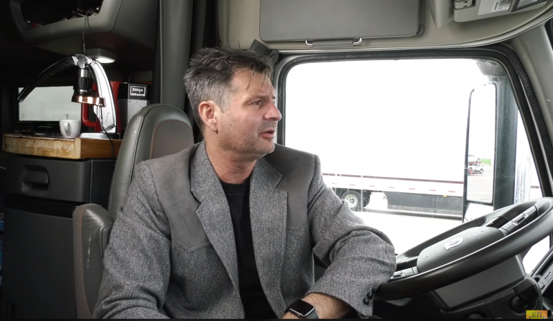 "Очутился на самом дне". Крымчанин о бедности в США и Канаде