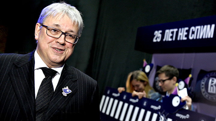 МЕЖДУ СОРОСОМ И НАВАЛЬНЫМ: ВЫСШАЯ ШКОЛА КОРРУПЦИИ ЛИШИЛАСЬ НАЧАЛЬНИКА