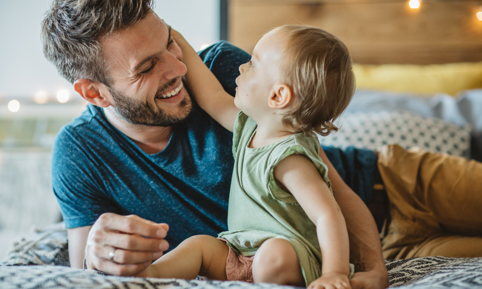 15 простых развивающих игр, в которые можно и нужно играть с годовалым ребенком