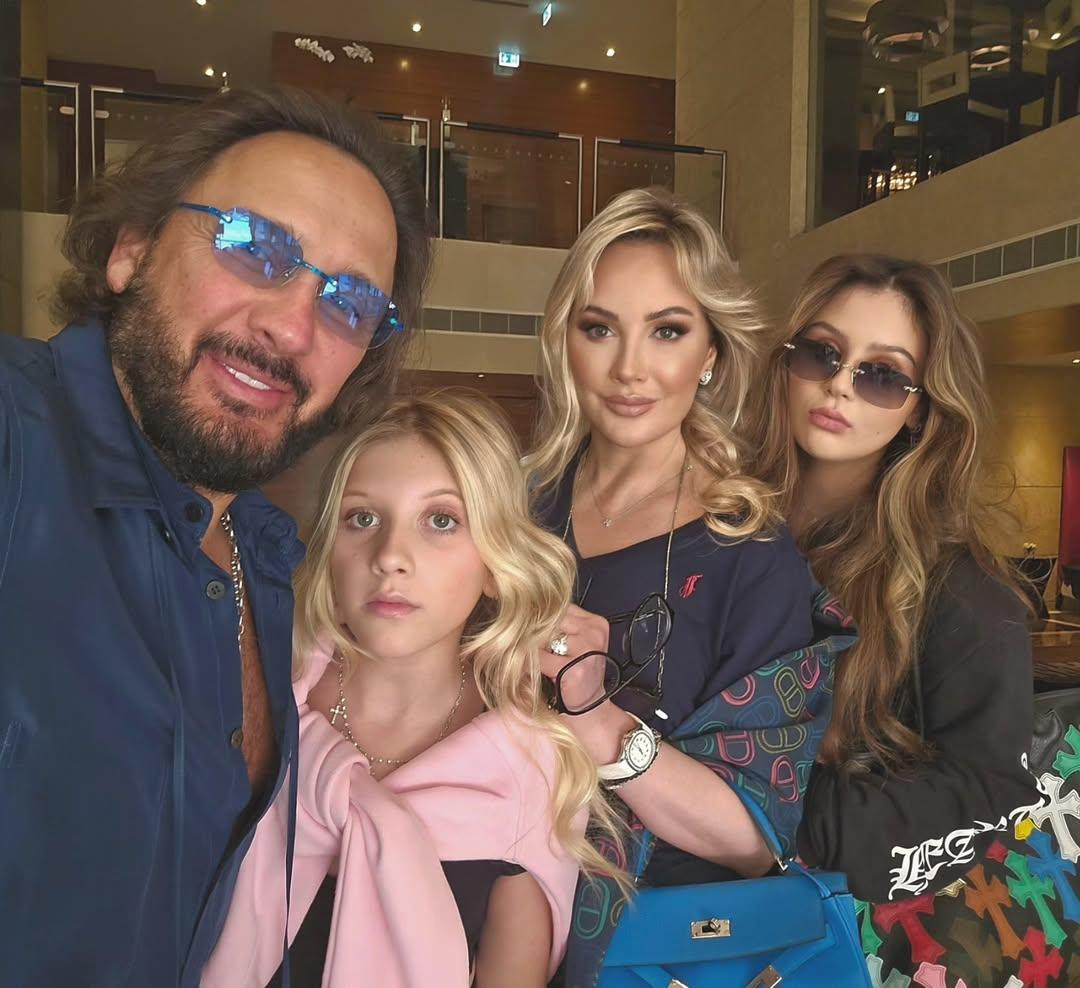 Стас Михайлов поделился редкими фото старшей дочери — поклонники певца сражены красотой девушки Михайлов, похожа, Андрей, Иванны, дочери, Иванна, отношений, также, Очень, социальные, младшая, после, красивая, мужем, образе, Канчельскис, очень, Беллуччи, женой, Михайлова