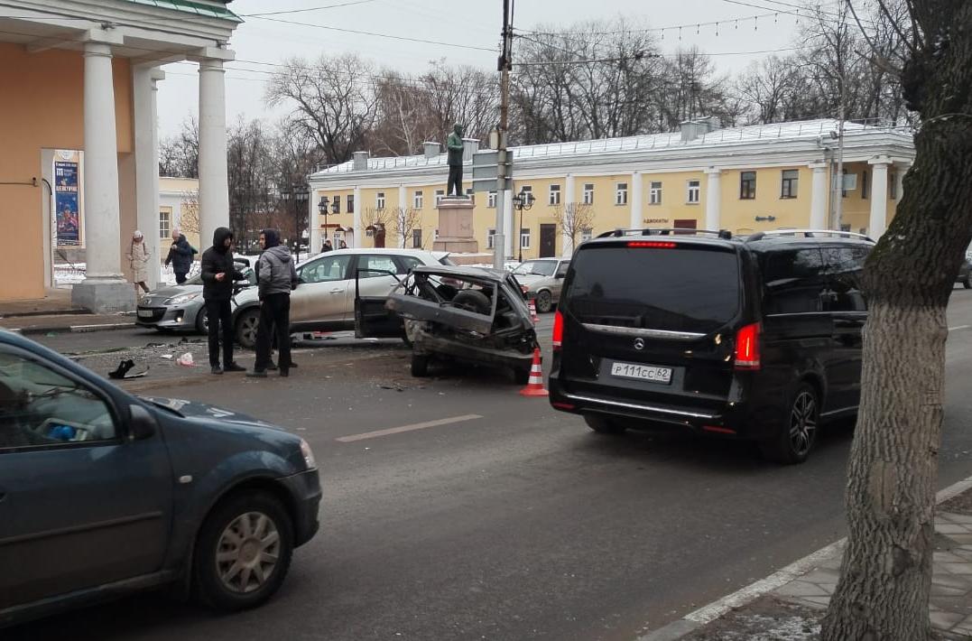 В массовом ДТП на улице Ленина в Рязани пострадал один человек