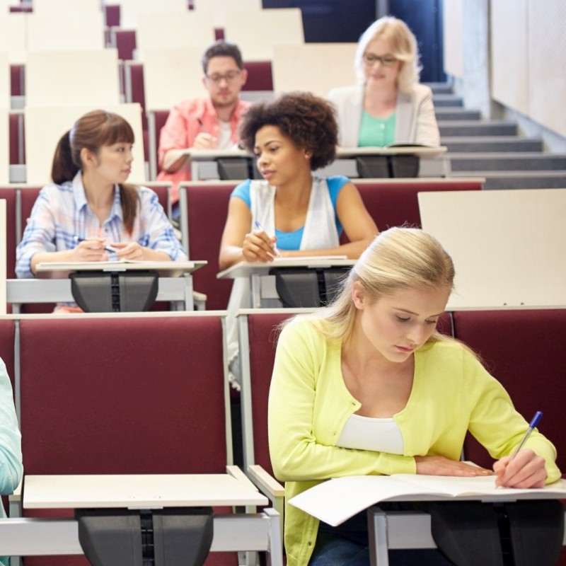 Зачет учитель. Студенты на паре. Преподаватель на зачете. Учитель зачет. Списывает на паре.