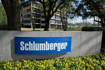 The exterior of a Schlumberger Corporation building is pictured in West Houston January 16, 2015. Schlumberger, the world's No.1 oilfield services provider, said it will cut 9,000 jobs, or about 7 percent of its workforce, as it focuses on controlling costs amid plummeting oil prices. REUTERS/Richard Carson (UNITED STATES - Tags: BUSINESS ENERGY EMPLOYMENT)