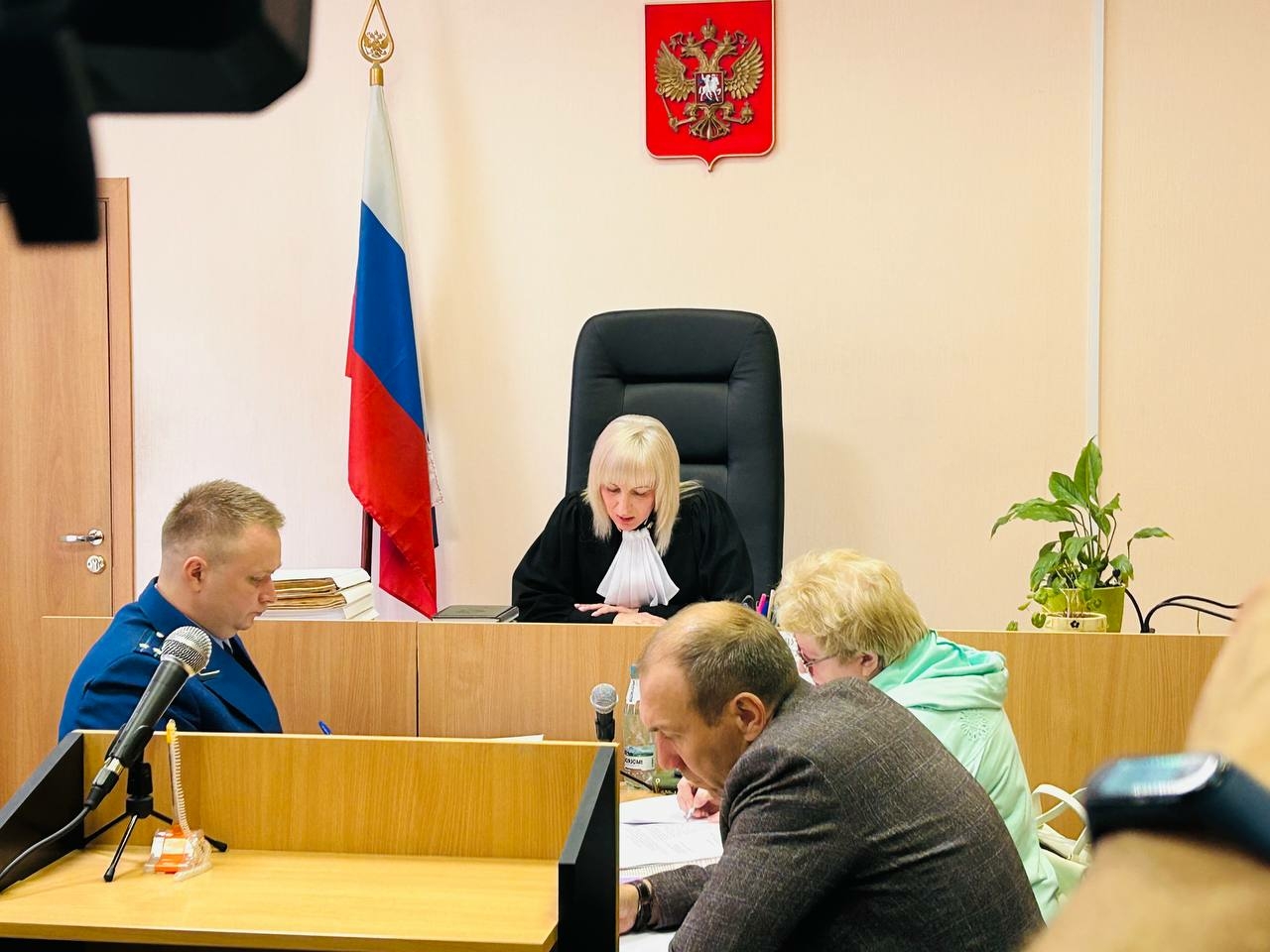 В Петроградском суде проходит первое заседание по делу об убийстве Игоря Талькова