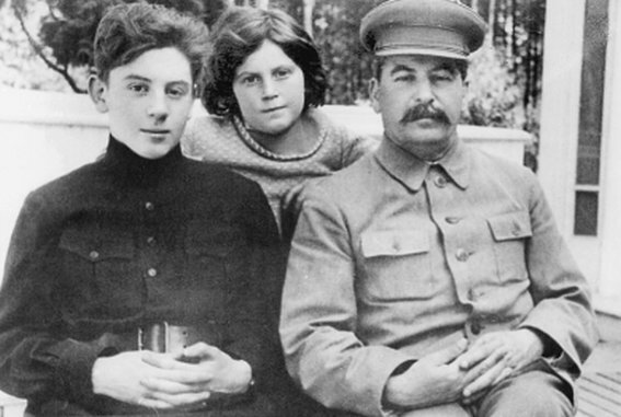 У Сталина было не два родных сына, а четыре. И обо всех он заботился по мере своих возможностей