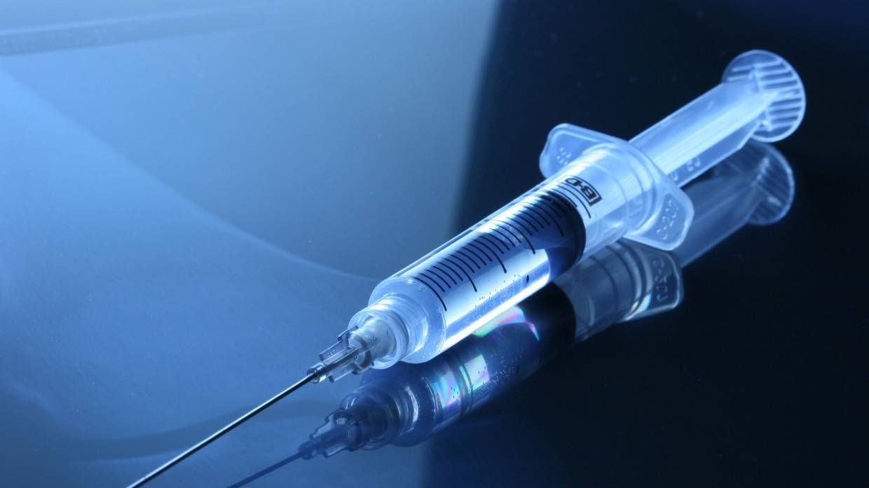 Инфекционист Стребкова порекомендовала вакцинироваться от коронавируса до беременности