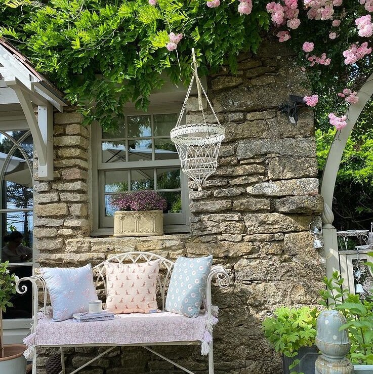 "Мир Вероники": английский каменный коттедж 1746 года и розовый сад в самом сердце французской Бургундии идеи для дома,интерьер и дизайн