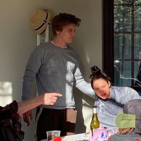 По парам: Иван Янковский и Диана Пожарская, Лиза Янковская и Александр Паль отметили Пасху вместе По парам: Иван Янковский и Диана Пожарская, Лиза Янковская и Александр Паль отметили Пасху вместе Звезды,Звездные пары