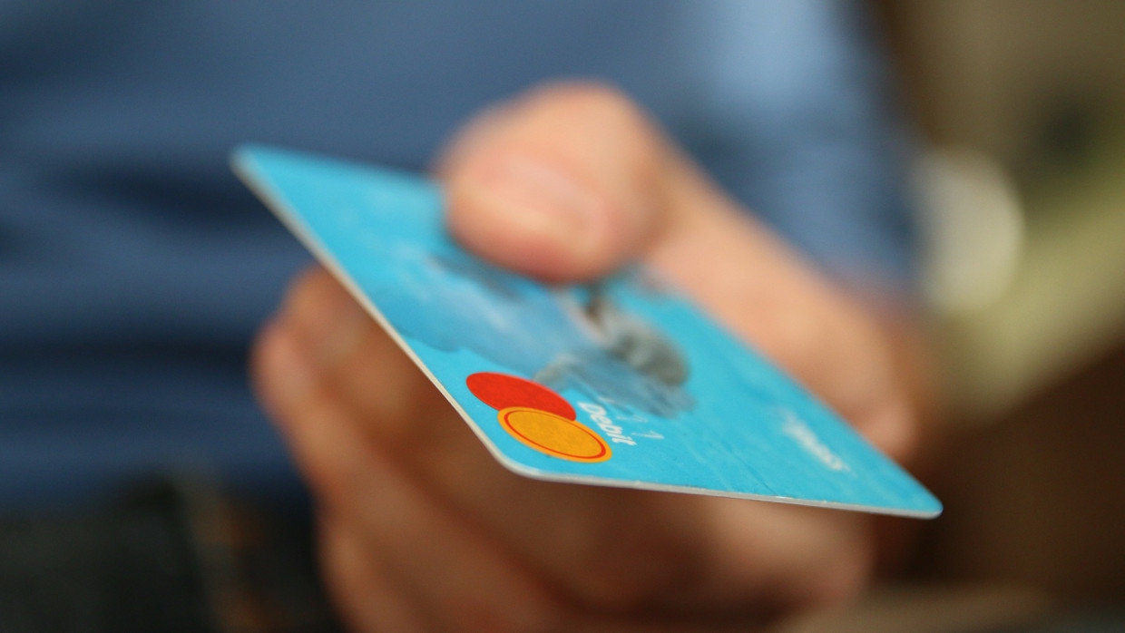 Россиянам грозит уголовный срок за снятие денег с карты родственника без спроса