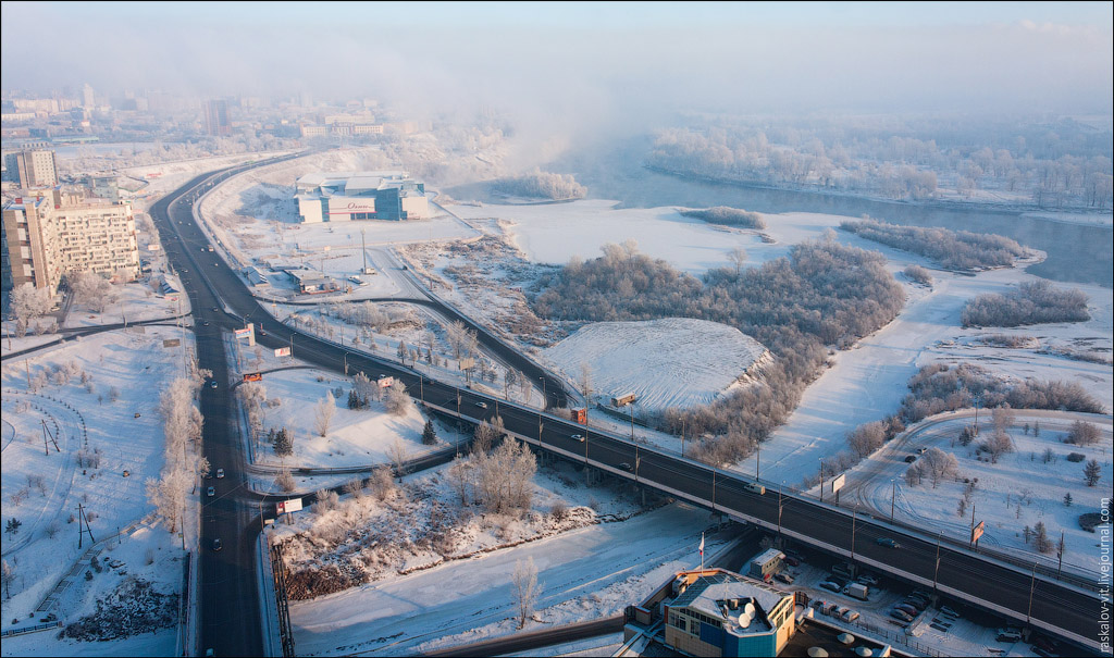 Высотный Красноярск Красноярска, больше, Красноярск, около, берег, почти, более, видно, комплекс, в районе, feelekЖилой, «Перья», и парящий, туман, Енисеем Енисей, Виной, перестал, замерзать, Красноярская, ГЭС При