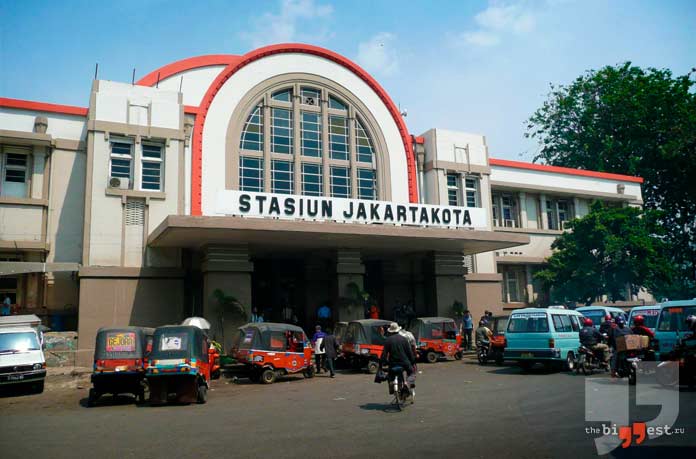 Самые крупные вокзалы: Джакарта Кота