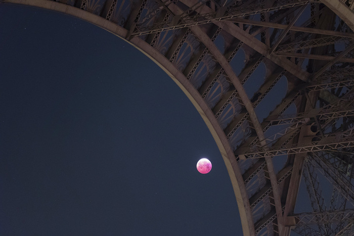 Сегодняшнее полное лунное затмение над Парижем Париж, Лунное затмение, Длиннопост, Луна, Фотография