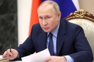 Путин подписал закон об уголовном наказании за фейки о госорганах