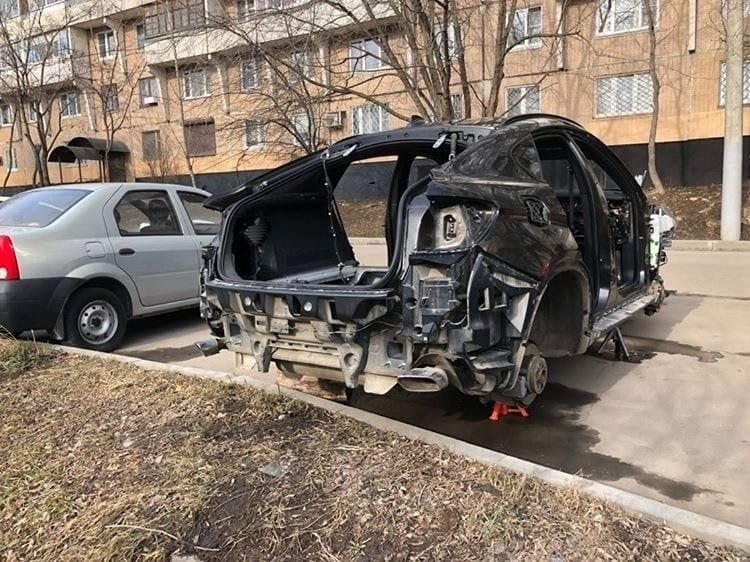 В Москве воры разобрали BMW X6 за несколько часов