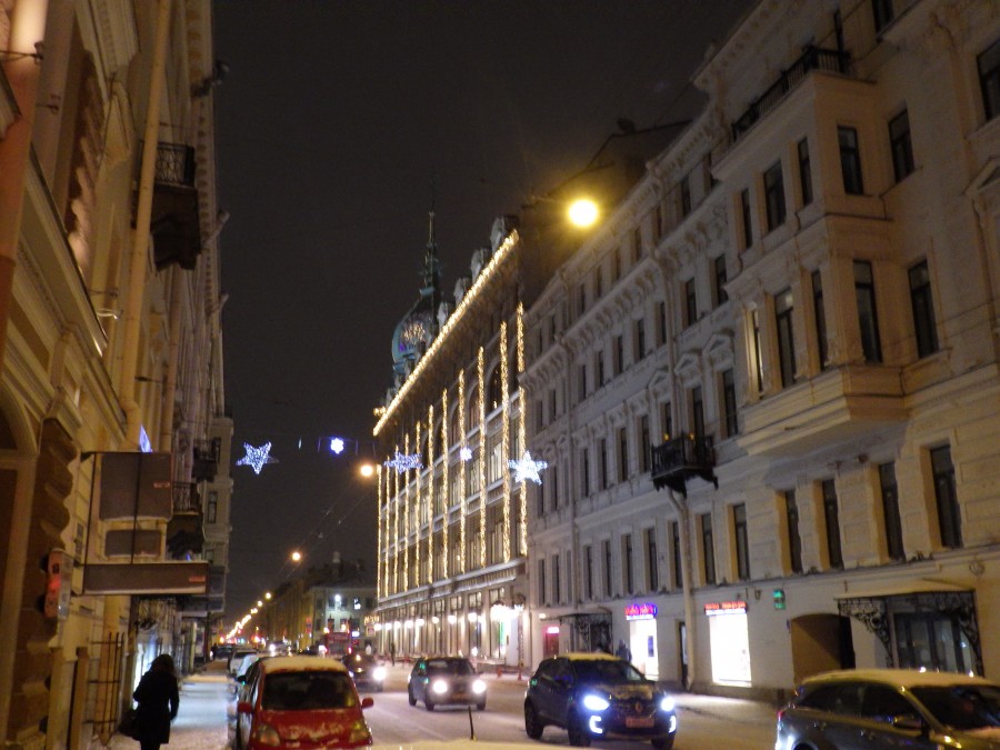 В центре Петербурга в Новогодние праздники... В центре Петербурга в Новогодние праздники... Мужик, новые, слова, после, звезды, болеть, начинали, украшения, отваливаться, Кисти, фотографировать, городу, запечатлели, требовали, отдельно, которые, бросались, Погода, глаза, тепло