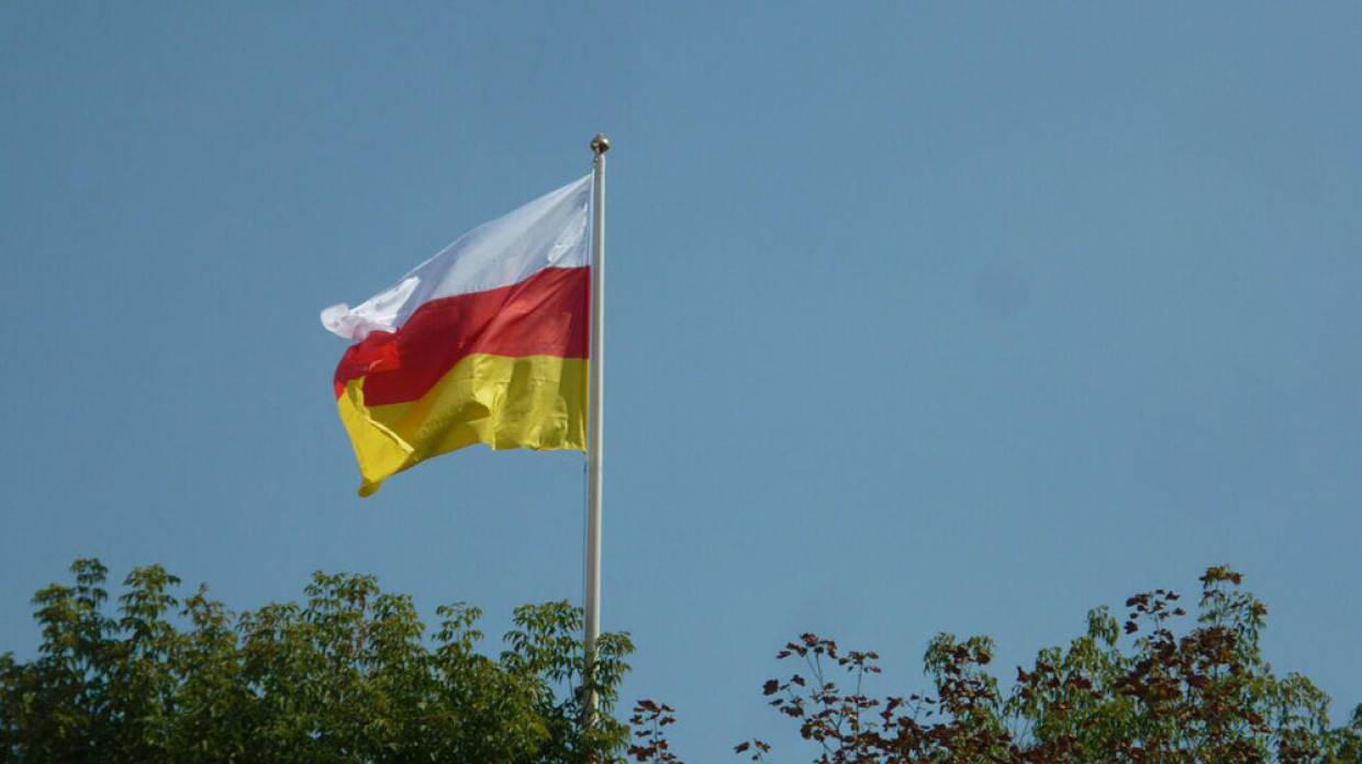 Жители Южной Осетии устроили автопробег в честь признания суверенитета Донбасса