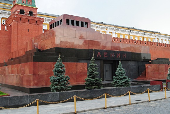 В Москве мужчина пытался облить маслом Мавзолей Ленина с криками «Вставай!» Ленин