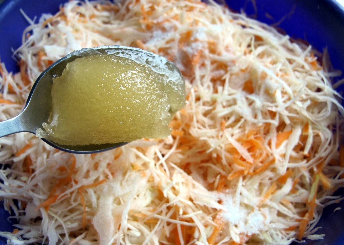Еще не придумали закуски вкуснее и проще, чем квашеная капуста. Эта любимая закуска каждого, уважающего себя русского (и не только) человека.-3