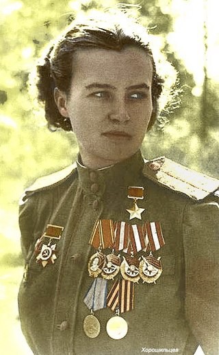 "НОЧНЫЕ ВЕДЬМЫ" ЗАЩИТНИЦЫ ОТЕЧЕСТВА "НОЧНЫЕ ВЕДЬМЫ" ЗАЩИТНИЦЫ ОТЕЧЕСТВА