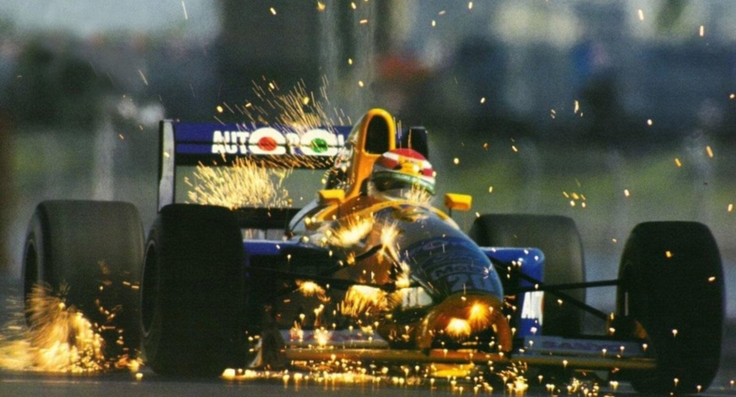 Почему из-под днища болидов «Формулы-1» вылетает множество искр