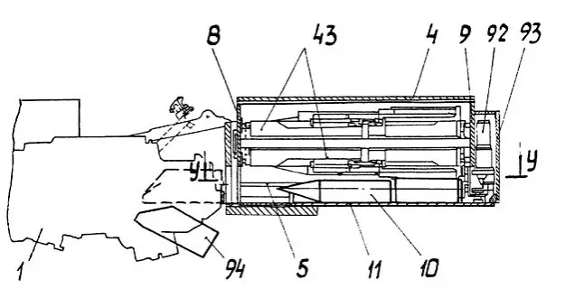 Вид сбоку на ТЗМ: 1 – пушка, 4 – крыша башни, , 8 передняя стенка конструкции башни 9 – задняя стенка конструкции башни, 10 – выстрел, 11 – корпус приемного лотка 43 – каркас кассеты, 92 – корпус механизма досылания, 93 – броневой корпус приводных механизмов стопора конвейера и раскрытия кассет. 94 – подвижная направляющая.