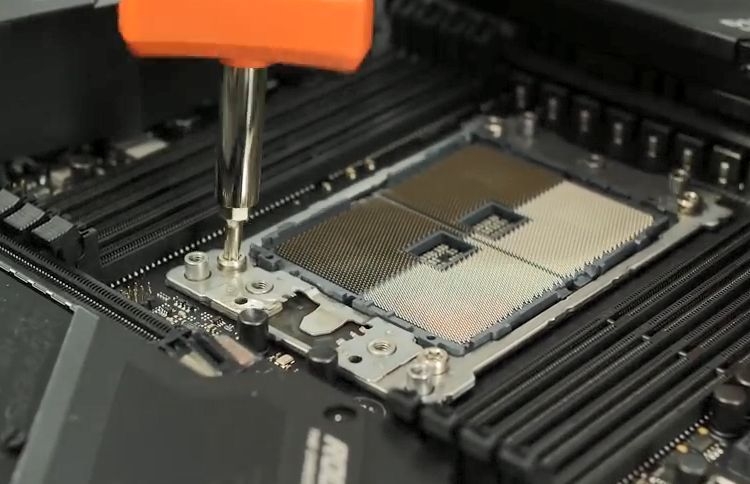 Скальпирование Ryzen Threadripper 3960X: результат не очень, но каков процесс! процессора, крышки, Threadripper, Ryzen, процессор, 3960X, пришлось, водоблока, снятия, Роман, удалить, теплораспределителя, процессоров, приспособлении, Cinebench, Цельсия, После, энтузиаст, эксперимента, штатный