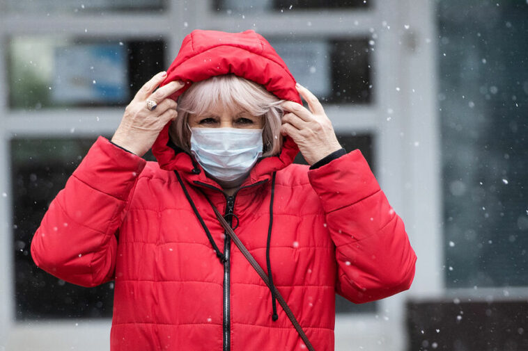 Снова в масках: власти Петербурга усилили меры по борьбе с ковидом, ОРВИ и гриппом