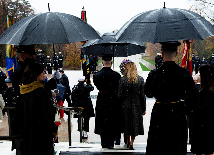 Дональд и Мелания Трамп впервые появились на публике после проигрыша в президентских выборах Звезды,Новости о звездах