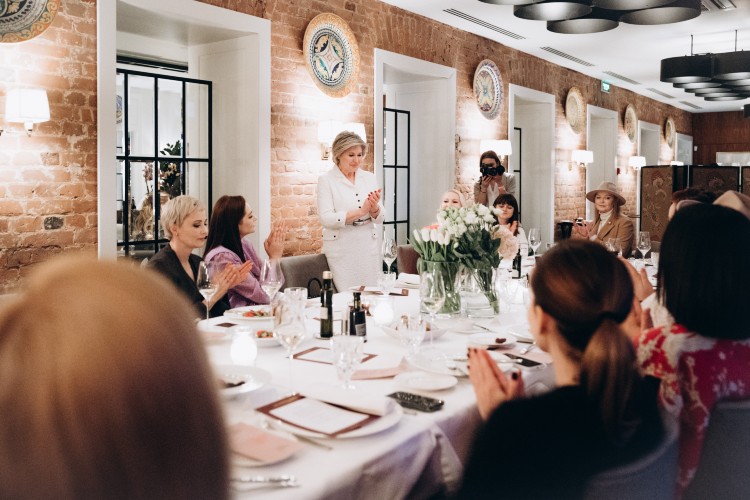 Олеся Судзиловская, Ольга Кабо и Эвелина Бледанс на ужине в Москве Звезды,Новости о звездах