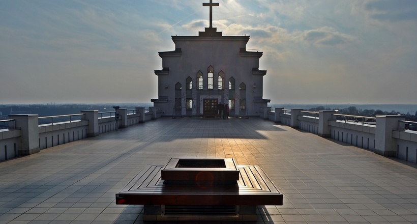 Неожиданный Каунас — грандиозный костел, где делали телевизоры «Шилялис»