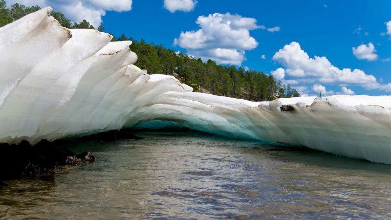 Снег даже в +35°С: пляж Булуус, где лед не тает уже тысячи лет достопримечательности,отдых,пляжи,природа,Россия