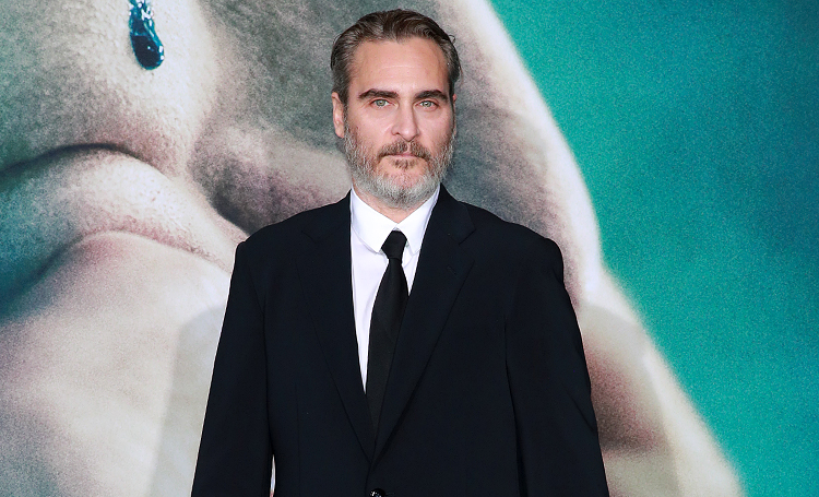 Свободу заключенным: Хоакин Феникс призывает выпустить преступников из-за пандемии