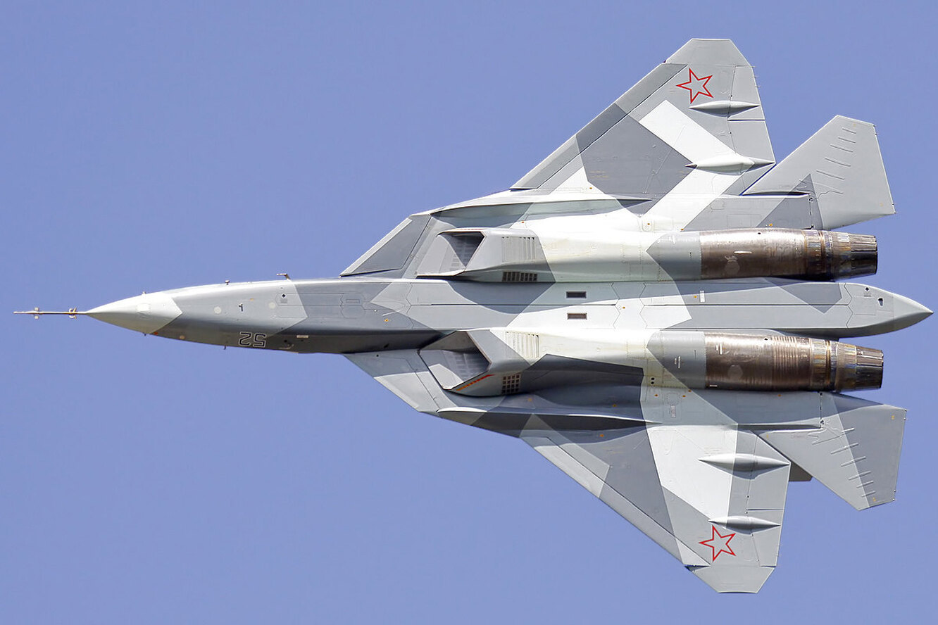 Изделие 30 5. Российский истребитель пятого поколения Су-57. Су-57 двухдвигательный реактивный самолёт. Пак фа Су 57. Су-57 вооружение.