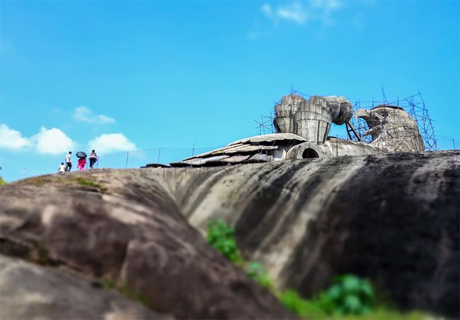Jadayupara - самая большая скульптура птицы в мире Jadayupara - самая большая скульптура птицы в мире