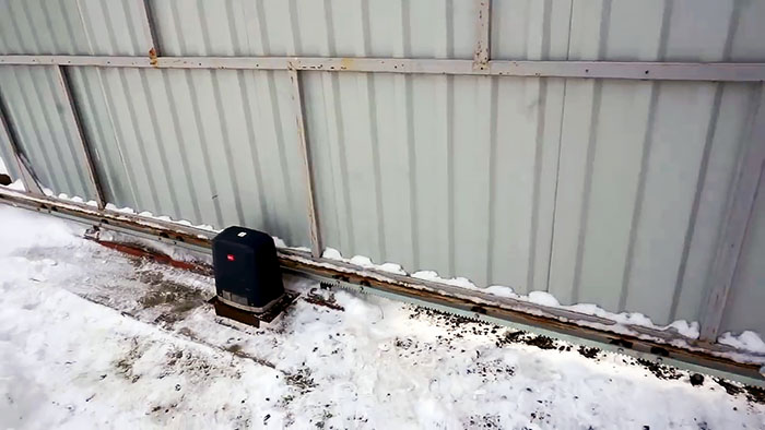Отливаем самодельную шестерню из алюминия вместо пластмассовой