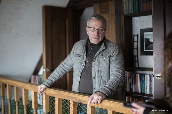 «Вложил сюда все свои сбережения». Как один человек возрождает деревню на Голубых озерах 