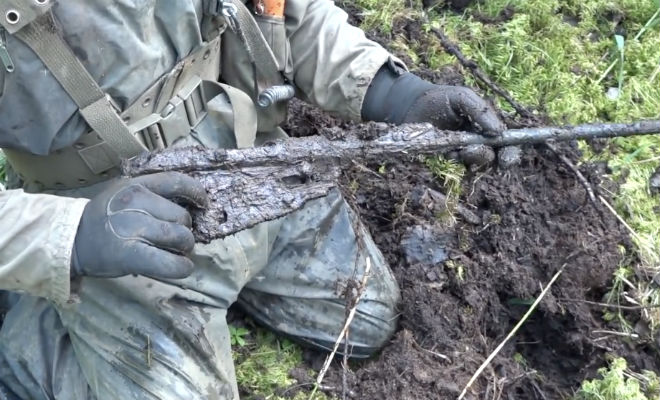 Схроны немцев при отступлении: находки поисковиков из земли местность, Первую, винтовки, схронДальше, немецкий, самом, всему, пулемета, патронный, сохранившийся, хорошо, МаузерЗатем, экземпляр, немецкой, личные, неплохой, Достали, случай, всякий, подальше