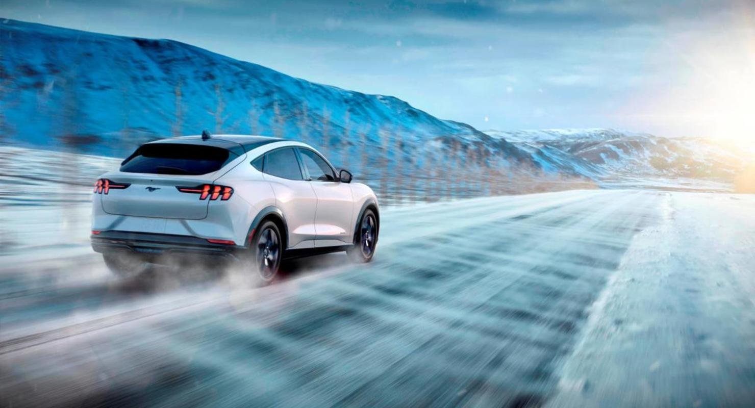 Электрические кроссоверы Ford Mustang Mach-E перегревается в Норвегии Автомобили