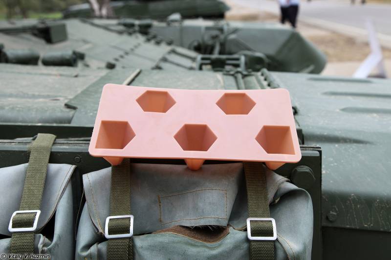 Воюем с «мешками» на бортах: зачем они нужны нашим танкам? оружие,танки