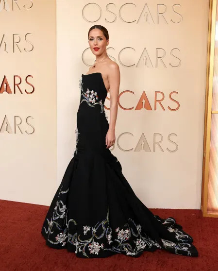 Хайди Клум, Роуз Бирн, Барби Феррейра, Фелисити Джонс на красной дорожке премии 