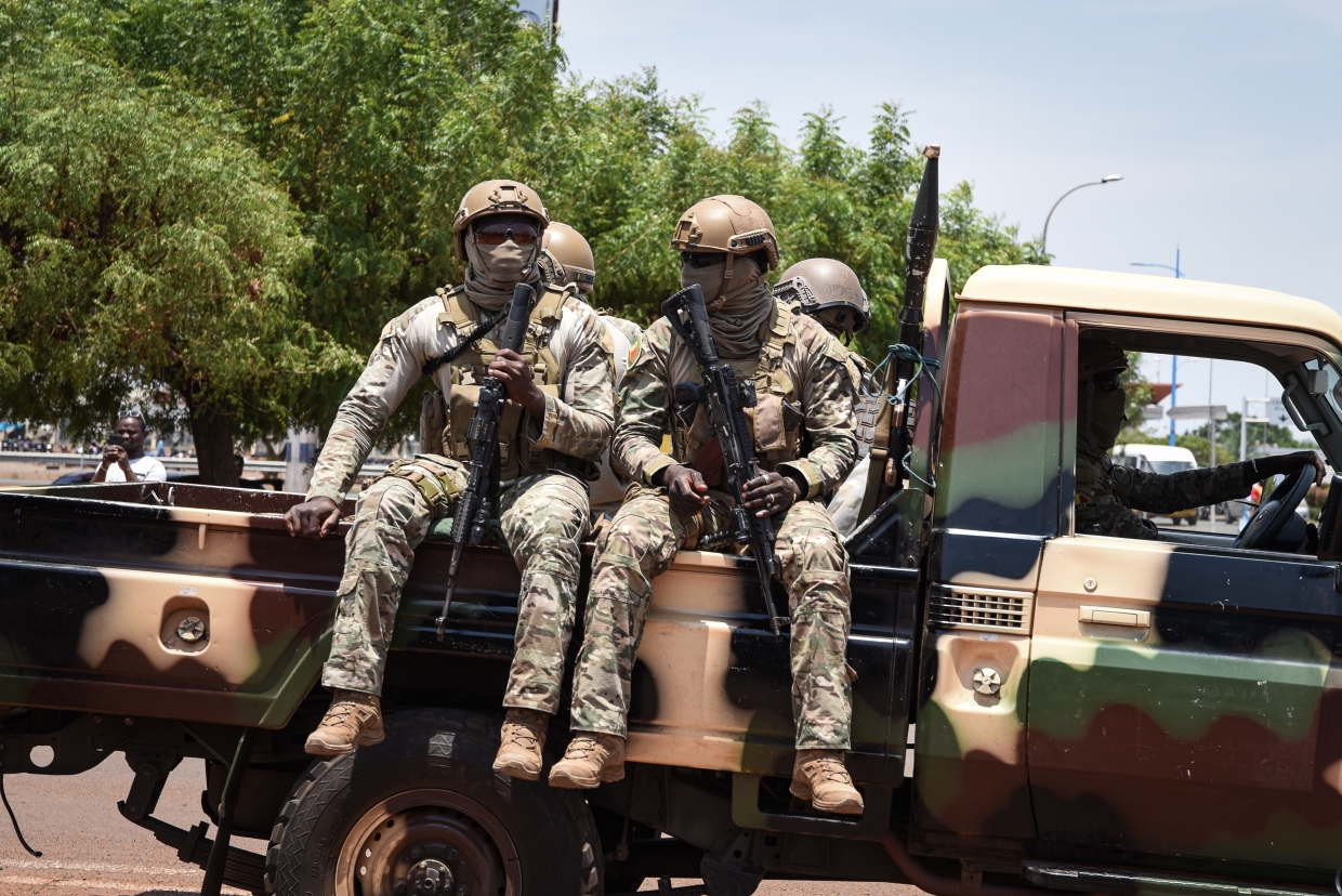 Террористы, госперевороты и уран: зачем Франции присутствие в Сахеле