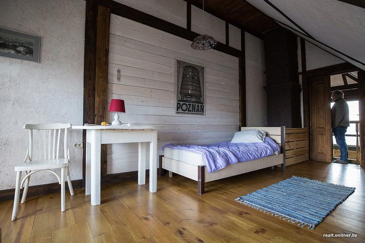 «Вложил сюда все свои сбережения». Как один человек возрождает деревню на Голубых озерах 