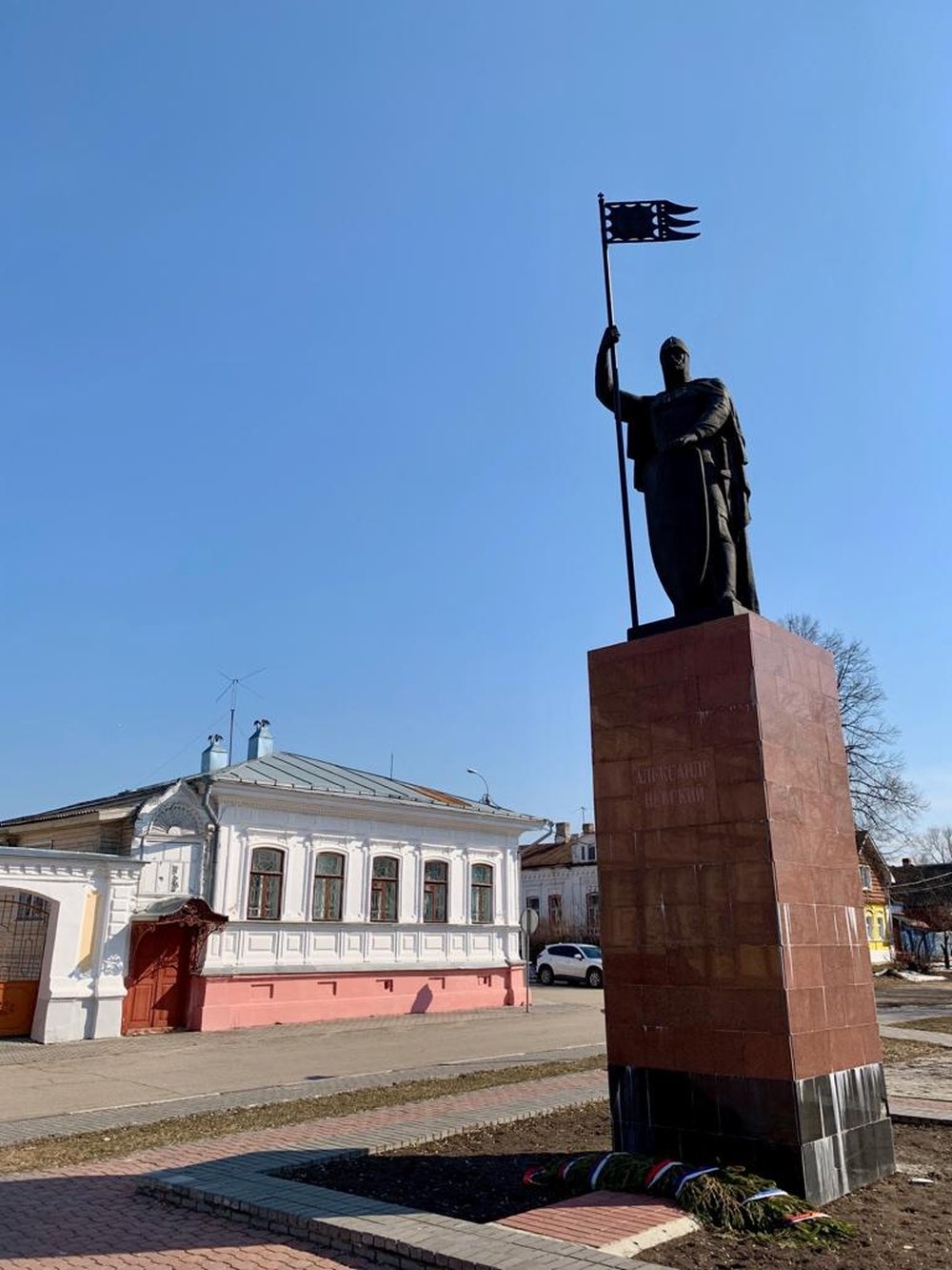 Александр Невский взирает на Волгу и Город Мастеров. / Владимир Нордвик