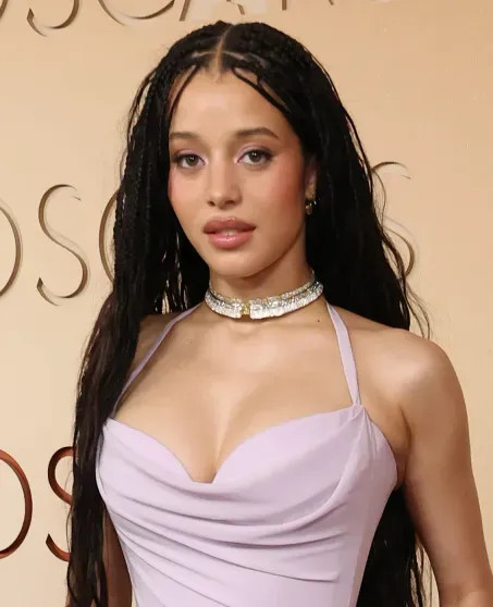 Хайди Клум, Роуз Бирн, Барби Феррейра, Фелисити Джонс на красной дорожке премии 