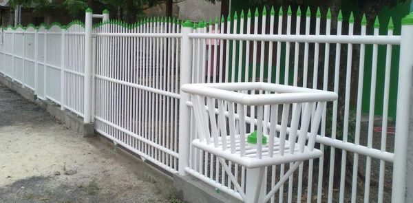 Отличная альтернатива обычному забору Отличная альтернатива обычному забору забор из пвх труб,своими руками,сделай сам