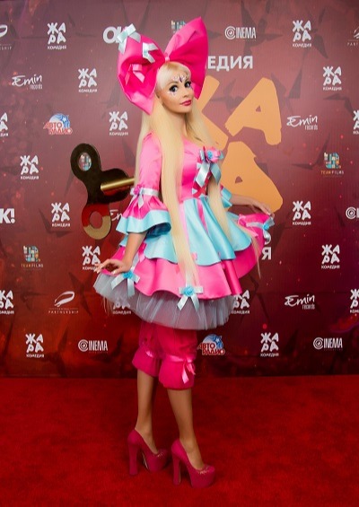 Русская Барби в звездном дефиле на «Жаре 2019»