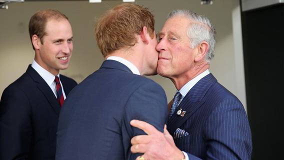 Разговоры между принцем Гарри, Уильямом и Чарльзом «не были продуктивными»