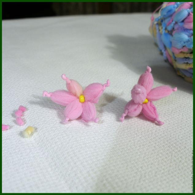 Цветы из пряжи своими руками поделки,рукоделие,своими руками,умелые руки,цветы своими руками